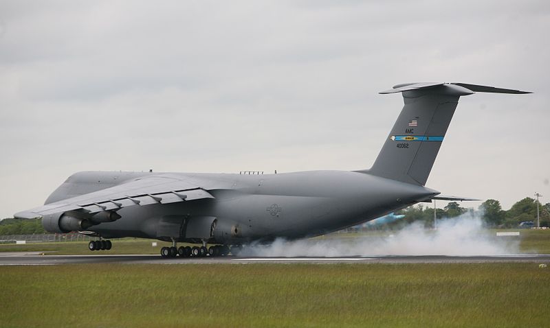 File:840062 US AIR FORCE C5 Galaxy LANDING RUNWAY 2 8 DUBLIN "reach 291" - Flickr - D464-Darren Hall.jpg