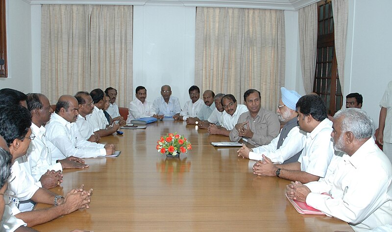 File:A delegation of MPs from Tamil Nadu from DPA calls on the Prime Minister, Dr. Manmohan Singh, in New Delhi on August 10, 2006 (1).jpg