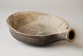 Archeologische vondst uit Waterland: aardewerk steelpan (1175-1200)