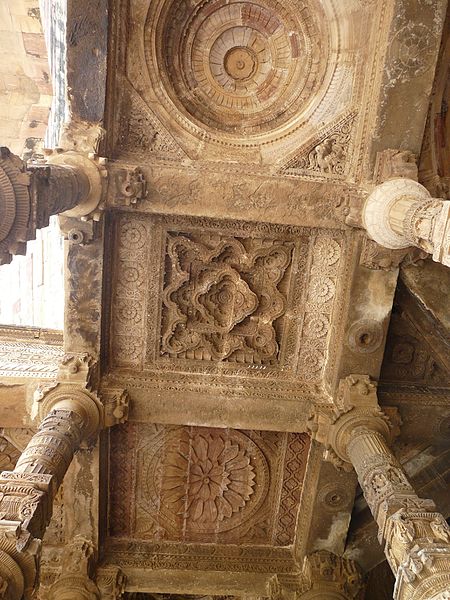 File:Adhai Din-ka-Jhonpra Ceiling detail (6134512226).jpg
