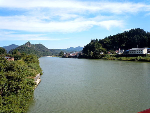 The Agano River flows through the town