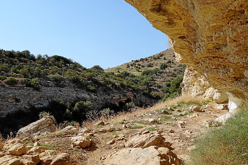 File:Agios-theodoros-vritzi-trail-d.jpg