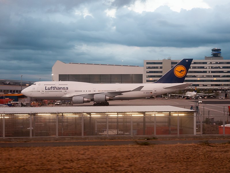 File:Airport, Frankfurt (P1070332).jpg