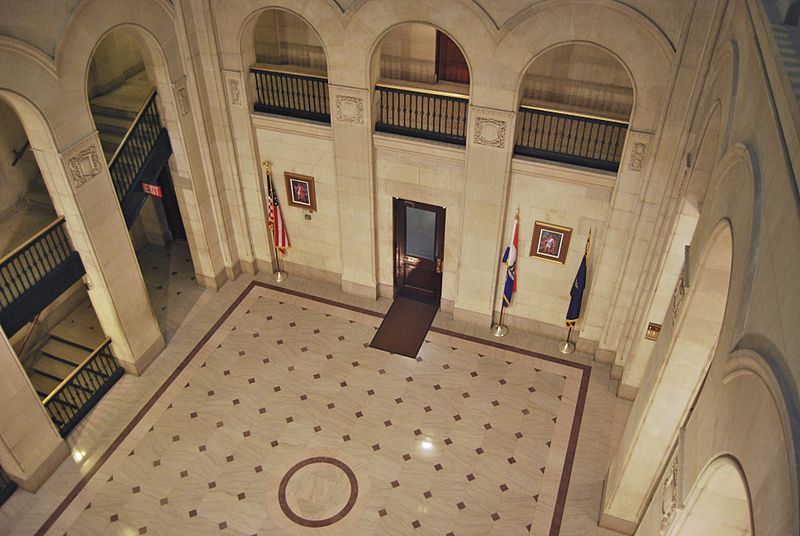 File:Albany City Hall Lobby 2.jpg - Wikimedia Commons.