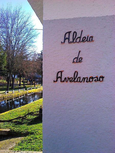 File:Aldeia de Avelanoso.jpg