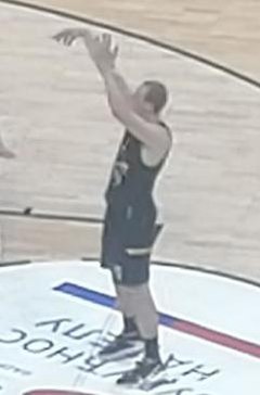 Alen Smailagić free throw.jpg