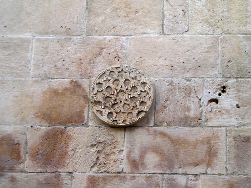 File:Another wall medallion, Aleppo (4093326450).jpg