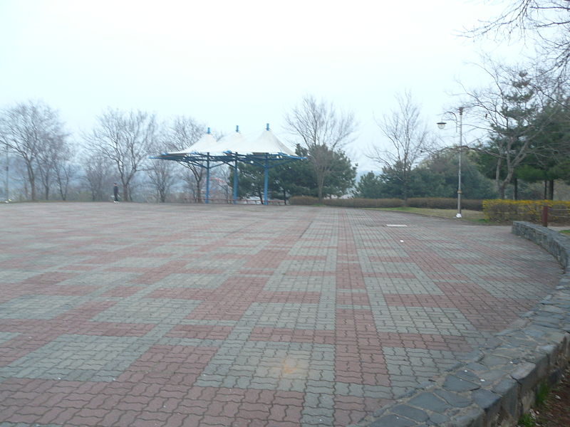 File:Ansan Lake Park (spring 2013) 070.JPG