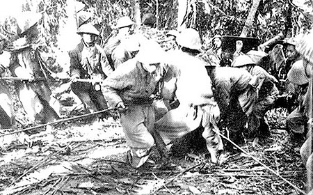 Tập_tin:Artillery_in_Dien_Bien_Phu.jpg