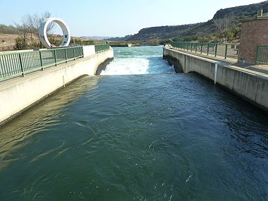 The As River Outfall of the Lesotho Highlands Water Project, situated 9 km north of Clarens, was opened in 1998. Asrivieruitval, noord van Clarens, b.jpg