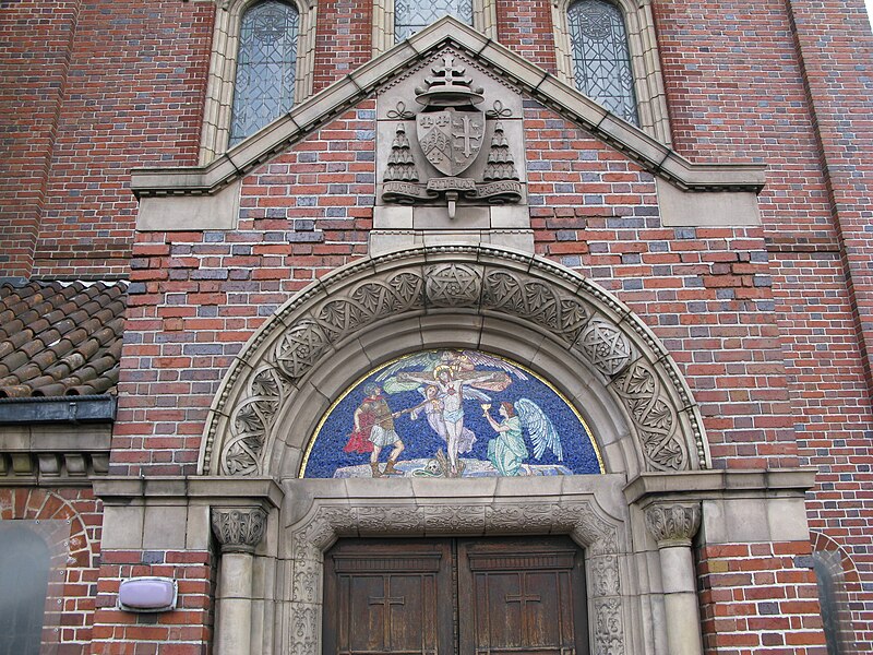 File:Aston entrance ot Sacred Heart and St Margaret Mary.JPG