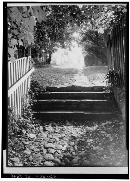 File:August, 1970 STONE ALLEY, LOOKING TOWARD ORANGE STREET FROM HALF-WAY POINT - Orange and Union Streets Neighborhood Study, 8-31 Orange Street, 9-21 Union Street and Stone Alley, HABS MASS,10-NANT,76-24.tif