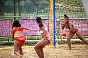 Deutsch: Beachhandball bei den Olympischen Jugendspielen 2018; Tag 6, 11. Oktober 2018; Mädchen, Platzierungssspiel Ränge 11-12 – Amerikanisch Samoa-Mauritius 2:1 English: Beach handball at the 2018 Summer Youth Olympics at 11 October 2018 – Girls Placement Match 11-12 – American Samoa-Mauritius 2:1