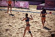 Deutsch: Beachhandball bei den Olympischen Jugendspielen 2018; Tag 3, 10. Oktober 2018; Mädchen, Vorrunde, Gruppe B - Niederlande-Argentinien 2:0 English: Beach handball at the 2018 Summer Youth Olympics at 10 October 2018 – Girls Preliminary Round Group B‎ – Netherlands-Argentina 2:0