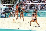 Deutsch: Beachvolleyball bei den Olympischen Jugendspielen 2018; Tag 9, 15. Oktober 2018; Mädchen, Viertelfinale: USA-Spanien 2–1 (21–19/17–21/15–9) English: Beach volleyball at the 2018 Summer Youth Olympics at 15 October 2018 – Girls Quarterfinals: USA-Spain 2–1 (21–19/17–21/15–9)