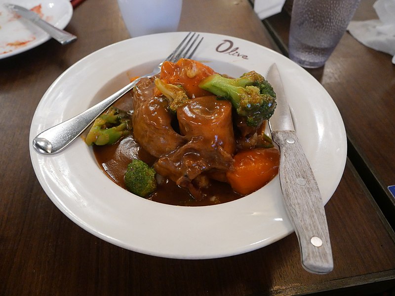 File:Beef shank with wine sauce in olive.jpg