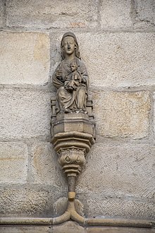 Imagem de Nossa Senhora de Begoña na capa da Basílica homônima