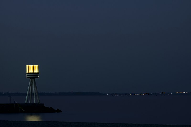 File:Bellevue Beach Lighthouse, Denmark Bellevue Stand fyrtårn (50035701838).jpg
