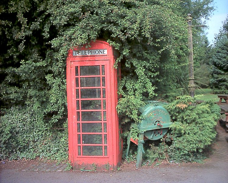 File:Benkid77 Telephone Box, Delamere 010709.JPG