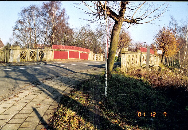 File:Betonnen wegbrug over de spoorlijn Kontich-Lier, Brantstraat - 344091 - onroerenderfgoed.jpg