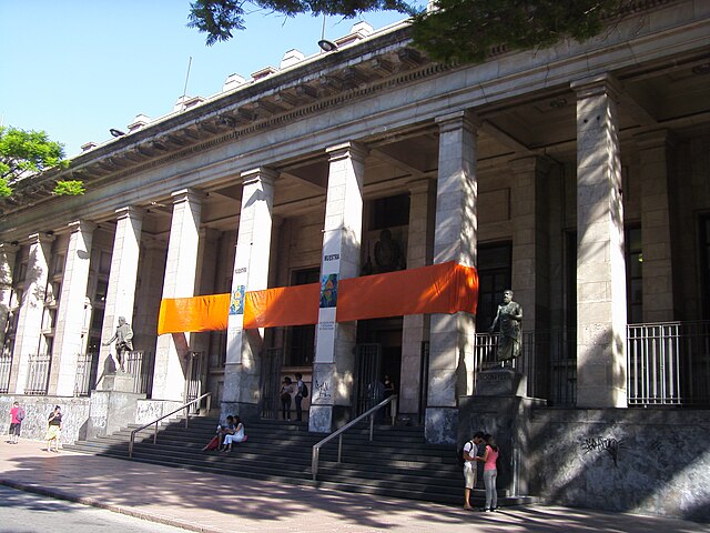 https://upload.wikimedia.org/wikipedia/commons/thumb/9/90/Biblioteca_Nacional_de_Uruguay_-_fachada.JPG/640px-Biblioteca_Nacional_de_Uruguay_-_fachada.JPG