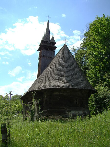 File:Biserica de lemn Sf.Arhangheli Răzoare (15).JPG