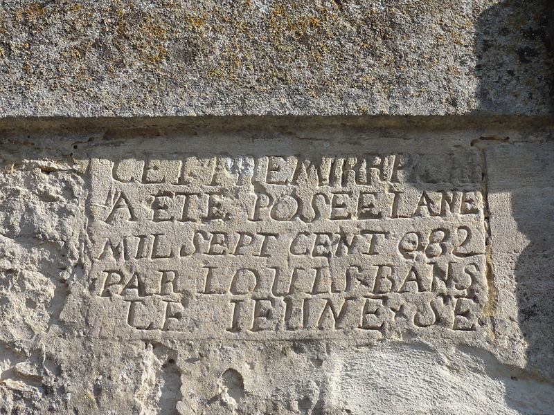 File:Blaincourt-lès-Précy (60), église N.D. de la Nativité, première pierre du clocher.JPG