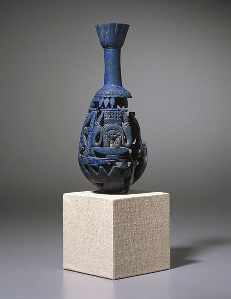 File:Bottle with Openwork Shell, ca. 1070-718 B.C.E. 44.175.jpg