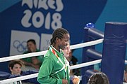 Deutsch: Boxen bei den Olympischen Jugendspielen 2018 Tag 12, 18. Oktober 2018 - Medaillenzeremonie im Fliegengewicht der Mädchen - Gold: Martina La Piana (Italien), Silber: Adijat Gbadamosi (Nigeria), Bronze: Heaven Destiny Garcia (USA); Medaillenübergabe durch Habu Gumel (IOC, Nigeria), Geschenkübergabe durch Dr. Joseph O. Ayeni (Nigeria, AIBA). English: Boxing at the 2018 Summer Youth Olympics on 18 October 2018 – Girl's flyweight Medal Ceremony - Gold: Martina La Piana (Italy), Silver: Adijat Gbadamosi (Nigeria), Bronze: Heaven Destiny Garcia (USA); Medal handover by Habu Gumel (IOC, Nigeria), Gift presented by Dr. Joseph O. Ayeni (Nigeria, AIBA). Español: Boxeo en los Juegos Olímpicos Juveniles de Verano de 2018 en 18 de octubre de 2018 - Ceremonia de la Medalla de peso mosca para niñas - Oro: Martina La Piana (Italia), Plata: Adijat Gbadamosi (Nigeria), Bronce: Heaven Destiny Garcia (Estados Unidos); Entrega de medallas por Habu Gumel (COI, Nigeria), Regalo presentado por Joseph O. Ayeni (Nigeria, AIBA).