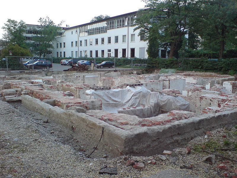 File:Brauneshaus fundament.JPG