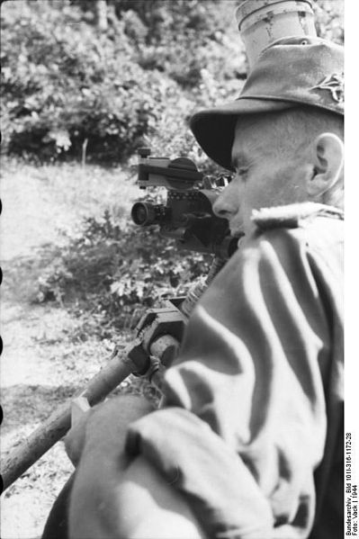 File:Bundesarchiv Bild 101I-316-1172-28, Italien, Gebirgsjäger mit Granatwerfer.jpg