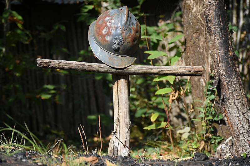 File:Burial Cross of French World War I Soldier.jpg