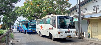 Bus medium PO Bagong tujuan Trenggalek di Pasar Gadang, 2022.jpg