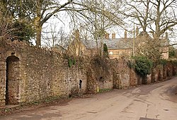 Buttressed wall, Fitzhead - geograph.org.uk - 1715237.jpg