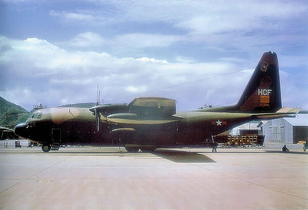 Tập_tin:C-130A_57-0460_VNAF_TanSonNhut_1972.jpg