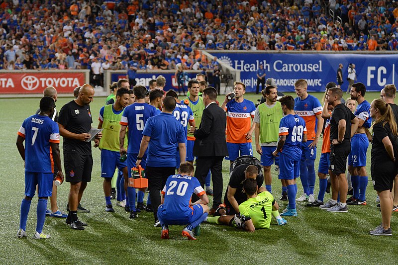 File:CINvCHI 2017-06-28 - FC Cincinnati huddle (41198890161).jpg