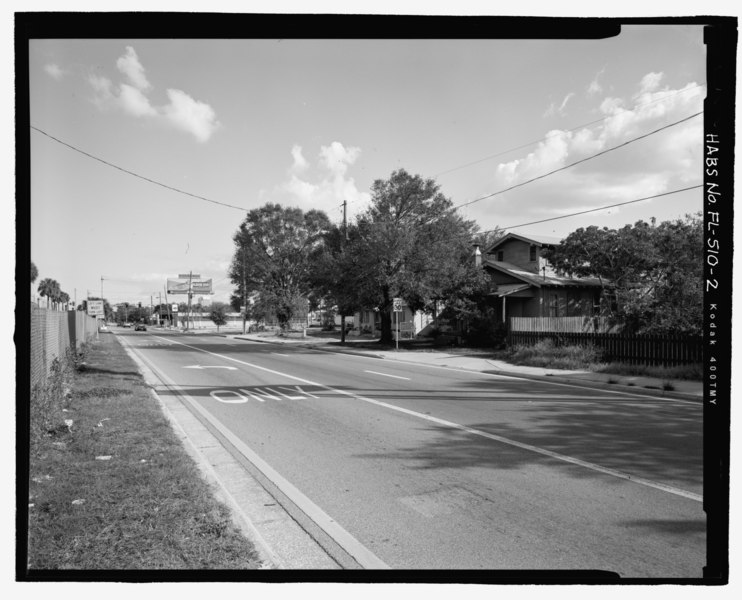 File:CONTEXT VIEW OF NORTH FRONT AND WEST SIDE OF 2324 WEST LAUREL STREET, FACING SOUTHEAST - 2324 West Laurel Street (House), Tampa, Hillsborough County, FL HABS FL-510-2.tif