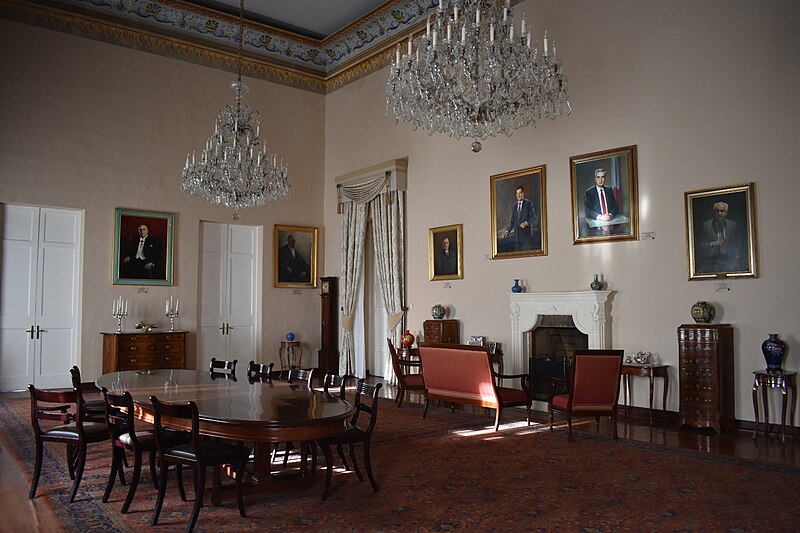 800px-Cabinet_Room_at_Auberge_de_Castille.jpg