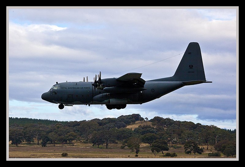 File:Canberra Airport C130H landing-01 (5513296657).jpg