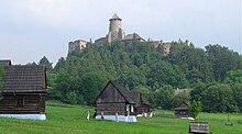 Файл:Castle_of_Lubovna_and_museum_of_slovak_village.jpg