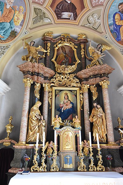 File:Cerkev svetega Nikolaja Dolenci Interior 07.JPG