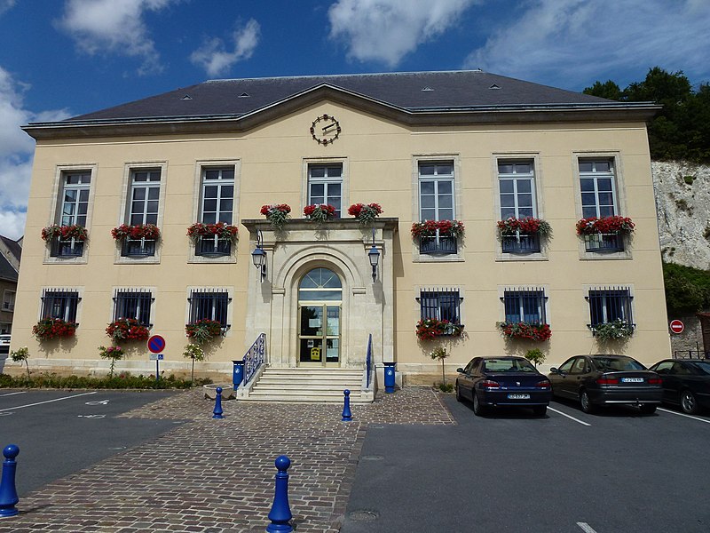 File:Château-Porcien (Ardennes) mairie.JPG