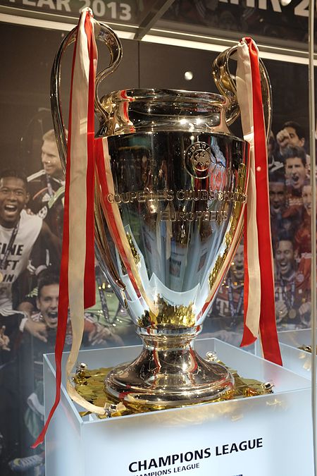 Tập_tin:Champions_League_Pokal_2013.jpg