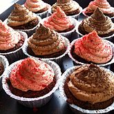 Chokolade-cupcakes med to slags frosting.jpg