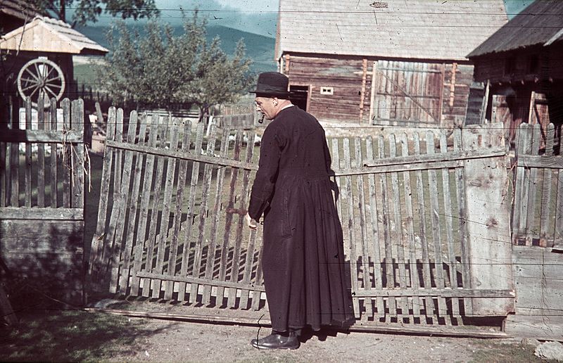 File:Colorful, priest, draw well, hat, pipe, smoking, gate, cassock Fortepan 601.jpg