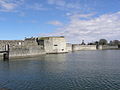 File:Concarneau (29) Ville close Tours du Gouverneur, de la Fortune et du Maure 01.JPG