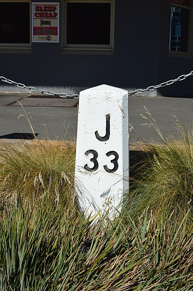 File:Cootamundra Milestone - Junee.JPG