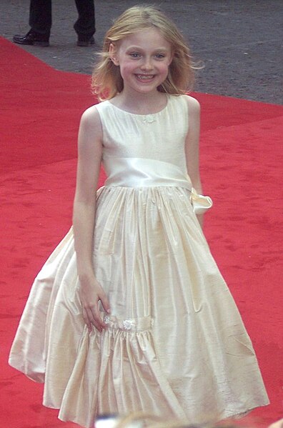 Fanning at the London premiere of War of the Worlds, in June 2005