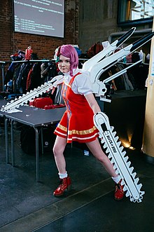 Косплей Алисы Босконович в её альтернативном костюме из Tekken 6