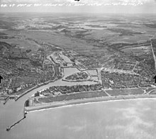 Oblique aerial photograph of Dieppe taken in June, 1945, showing the Red beach. Dieppe 18 June 1945 RG373 AERIALFILM A6720 DN5852 OBL 067 01.jpg